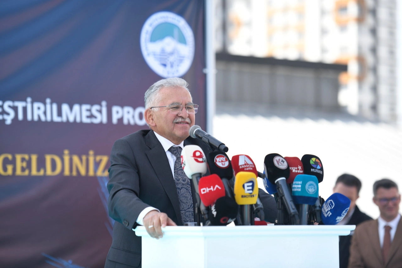 Kayseri Büyükşehir’den emeklilere 10 bin liralık destek