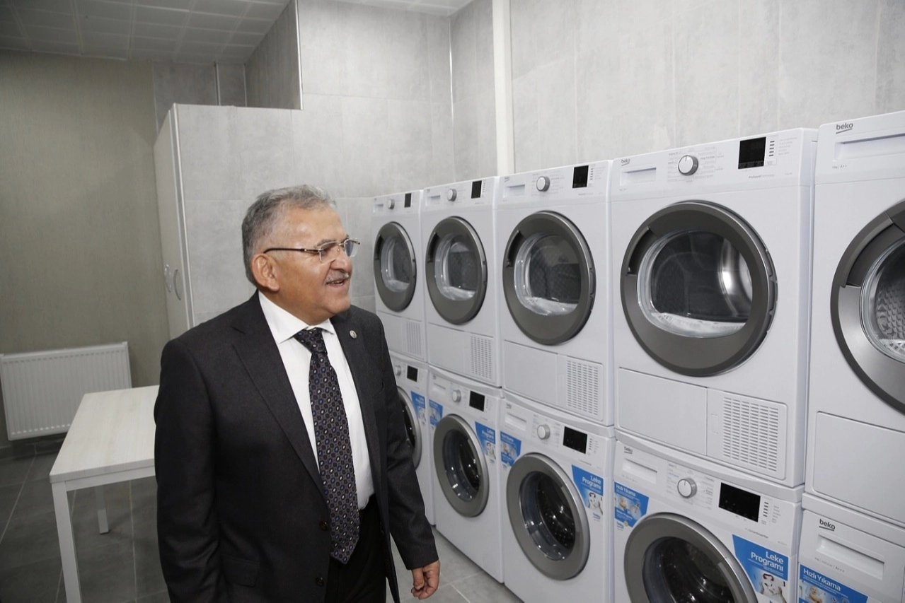 Kayseri Büyükşehir’den üniversitelilere çamaşır yıkama hizmeti