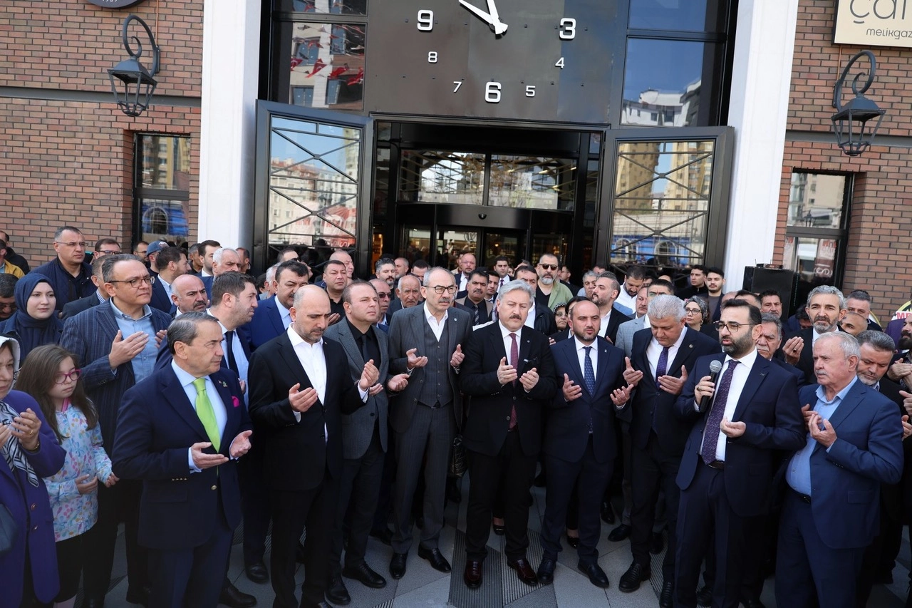 Kayseri’nin yeni sembolü Çarşı Melikgazi kapılarını açtı