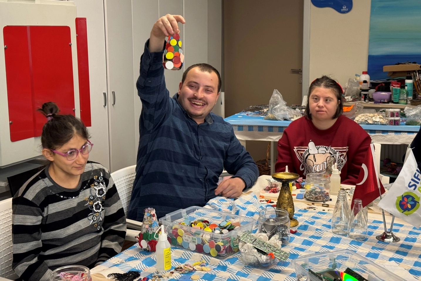 Kocaeli’de cam atıklar sanata dönüştü