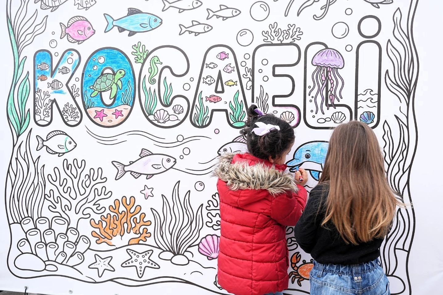 Kocaeli’de dev küp, çocukların dünyası ile renklendi