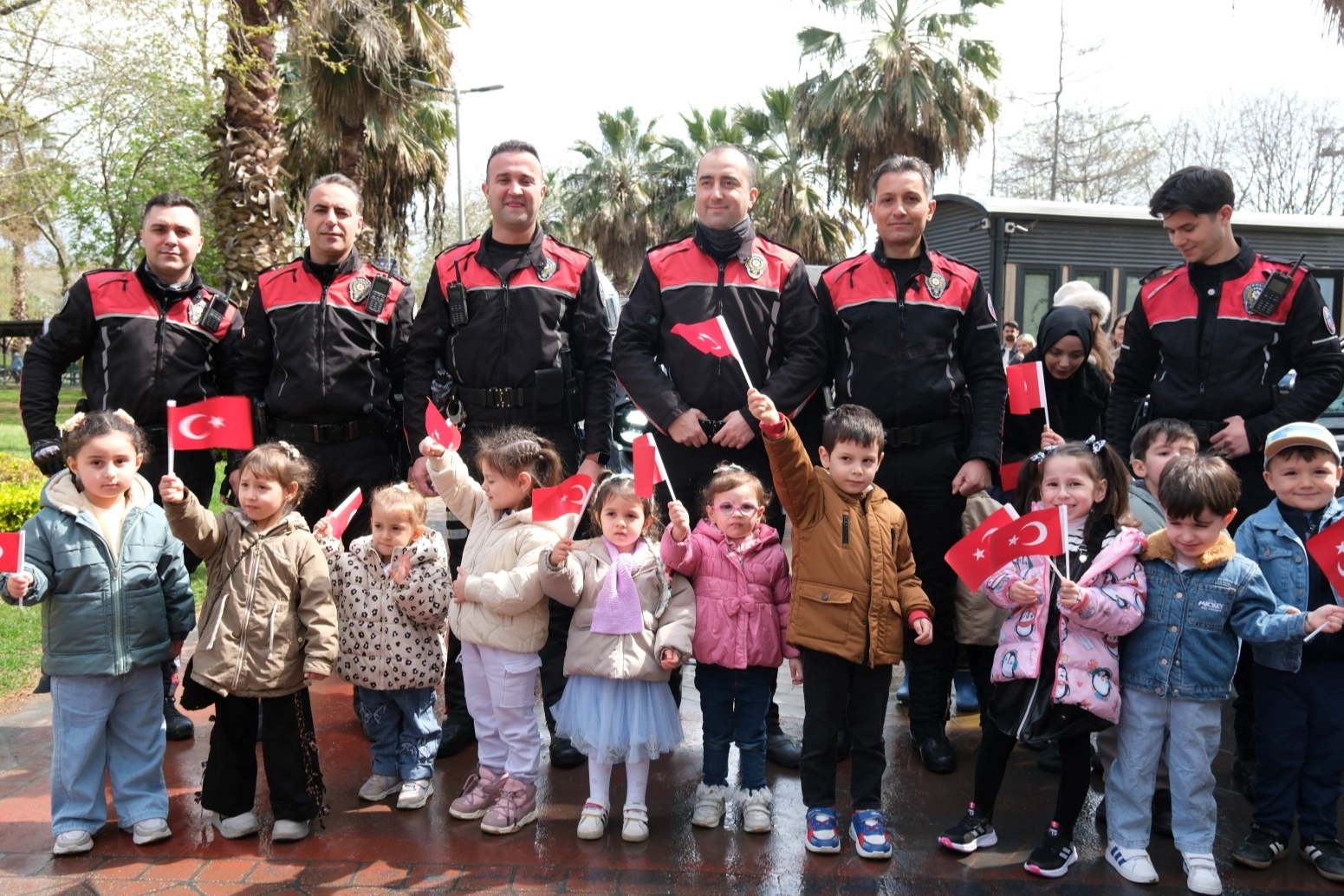 Kocaeli’de minikler polis amcalarını ağırladı