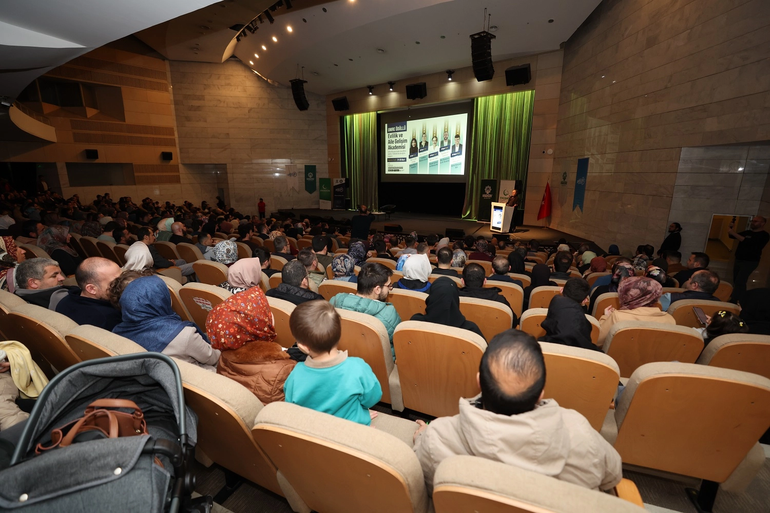 Konya Karatay’da aile seminerleri sürüyor