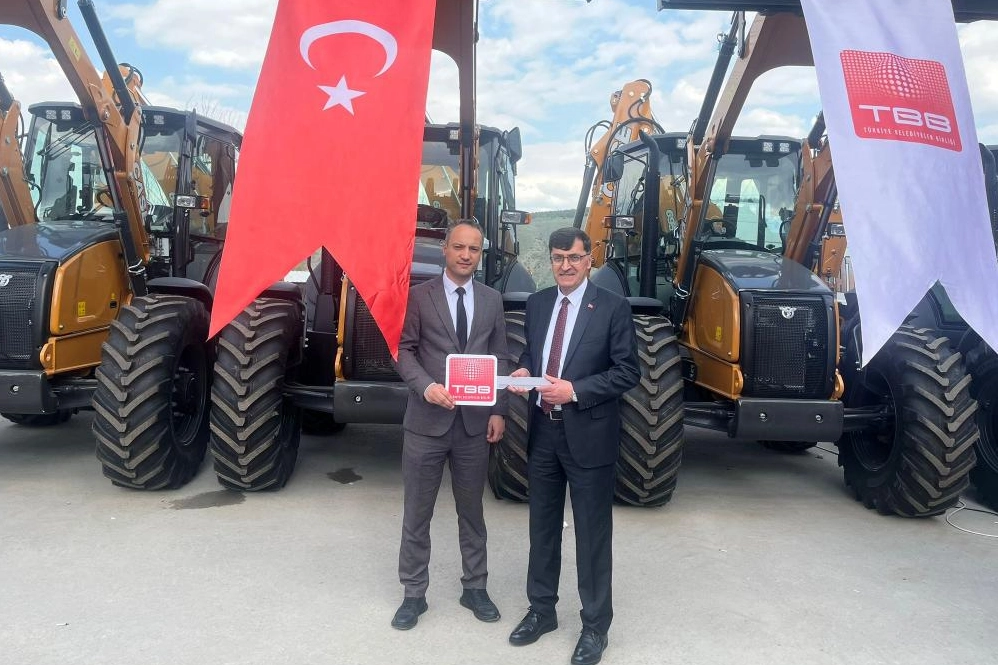 Kütahya Belediyesi’ne TBB’den yeni iş makinesi desteği