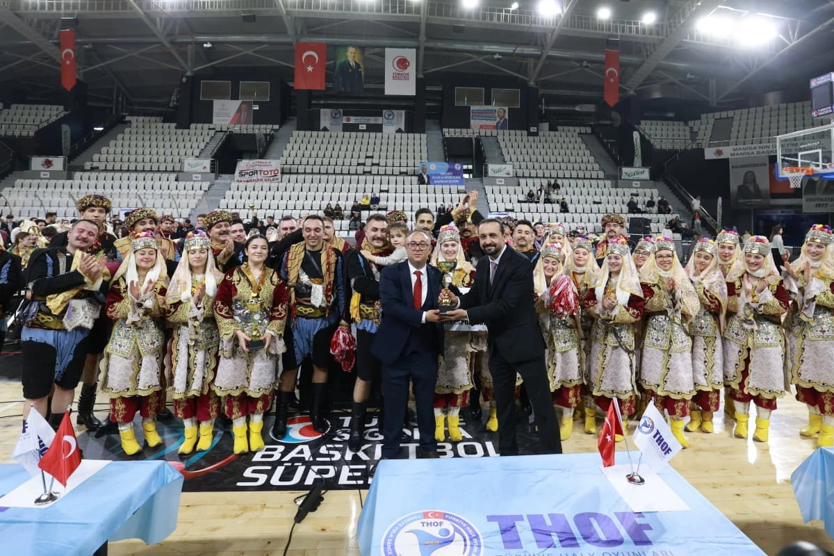 Manisa Büyükşehir ‘Halk Oyunları Yarışması’na damga vurdu