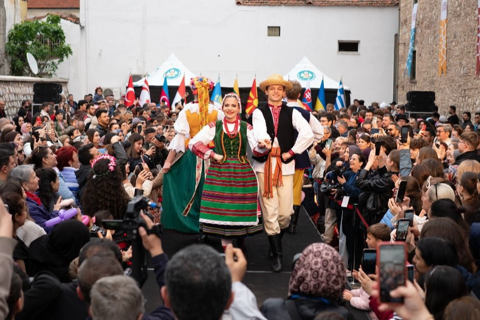 Manisa Mesir Festivali’nde kültür defilesi büyüledi