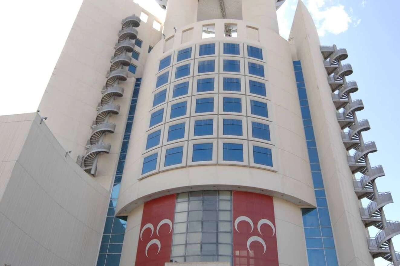 MHP 3 ilde teşkilatları feshetti! Kütahya, Eskişehir ve Kars’a atamalar yapıldı