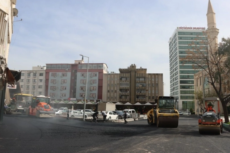 Şanlıurfa’da asfalt çalışmaları tam gaz
