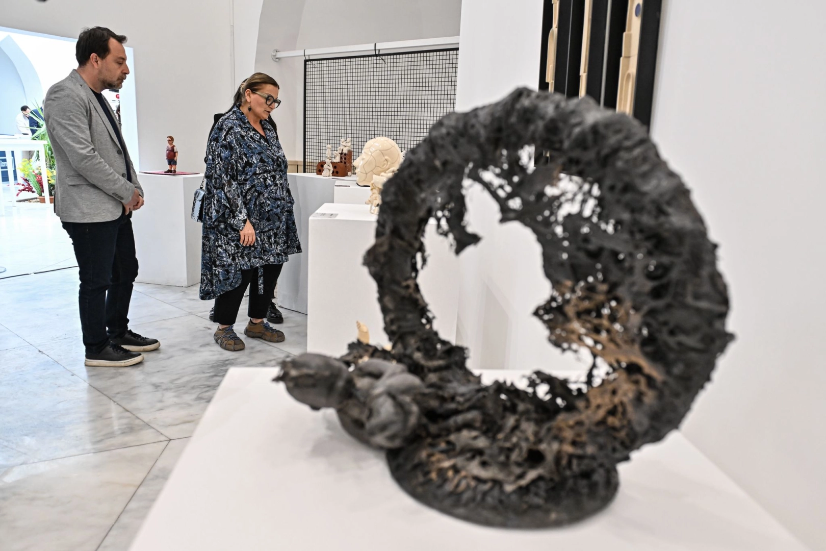 İzmir’de seramikle görünür kılınan sessiz çığlıklar