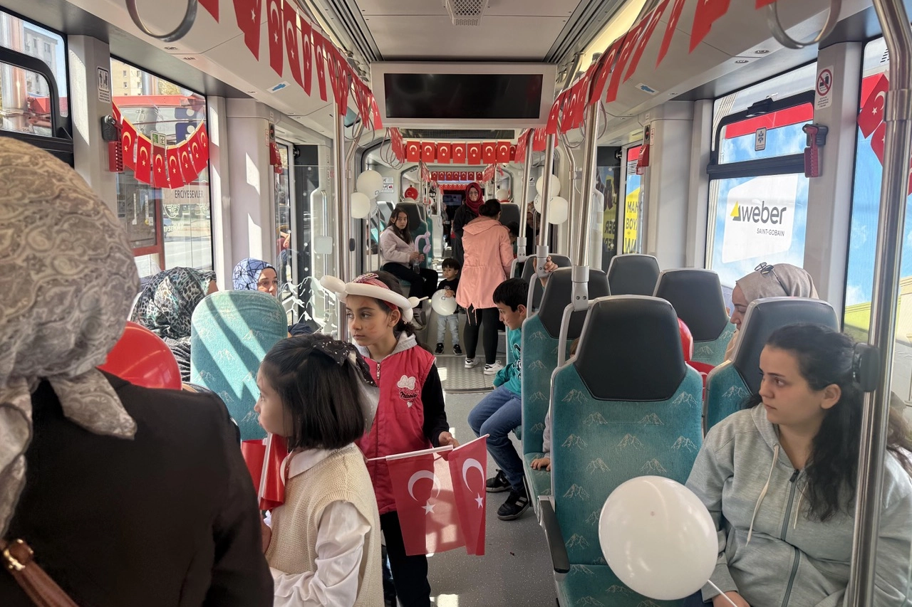 Kayseri Büyükşehir’in ‘Çocuk Treni’ne büyük ilgi