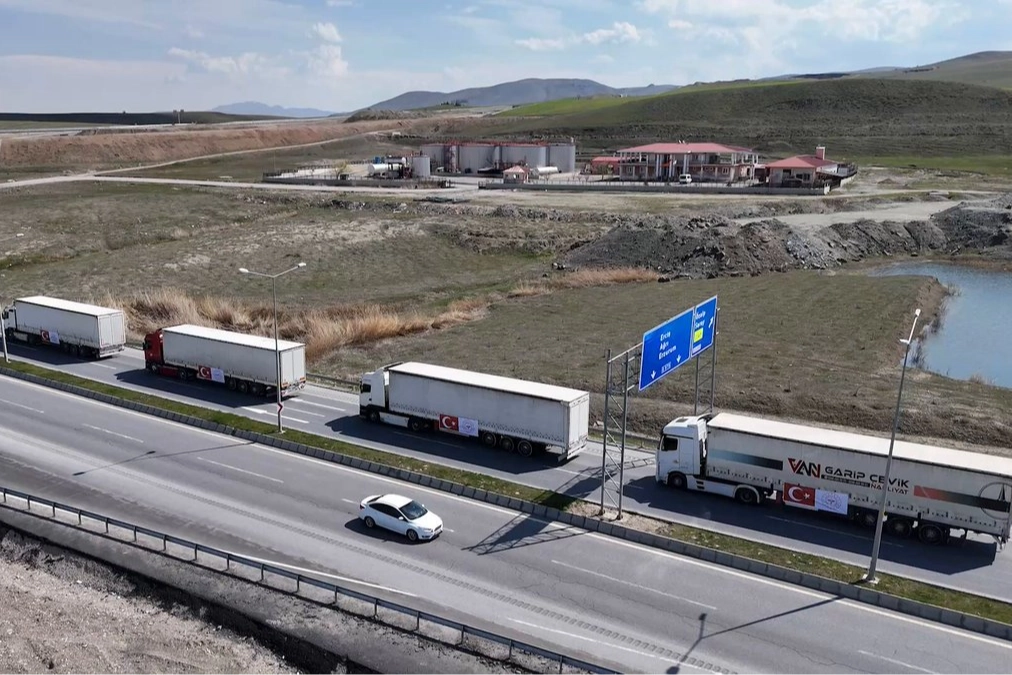 Türkiye’den İran’a ‘şifa kervanı’ yola çıktı