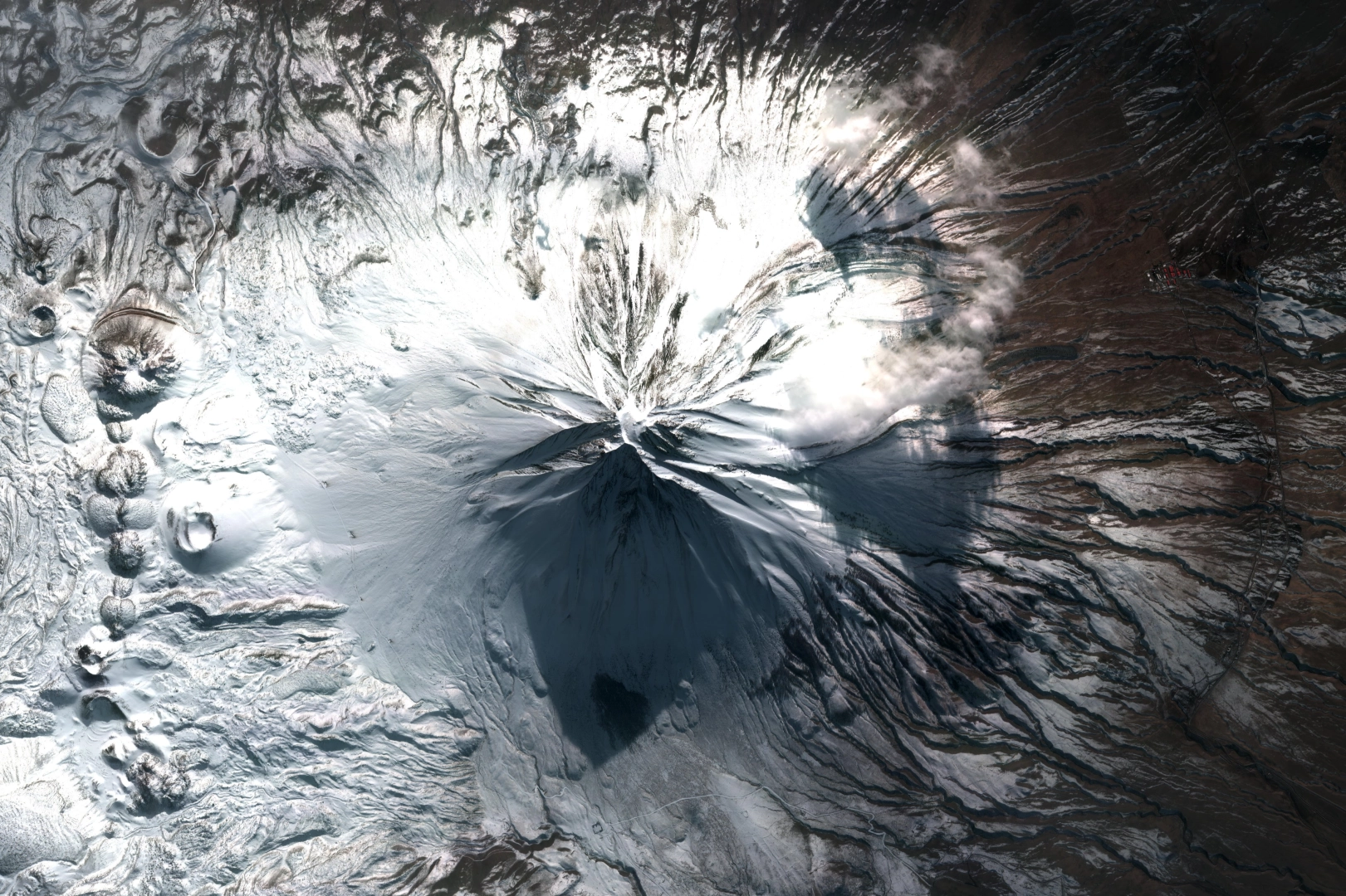 Zirveden uzaya… Ağrı Dağı’na gökyüzünden selam