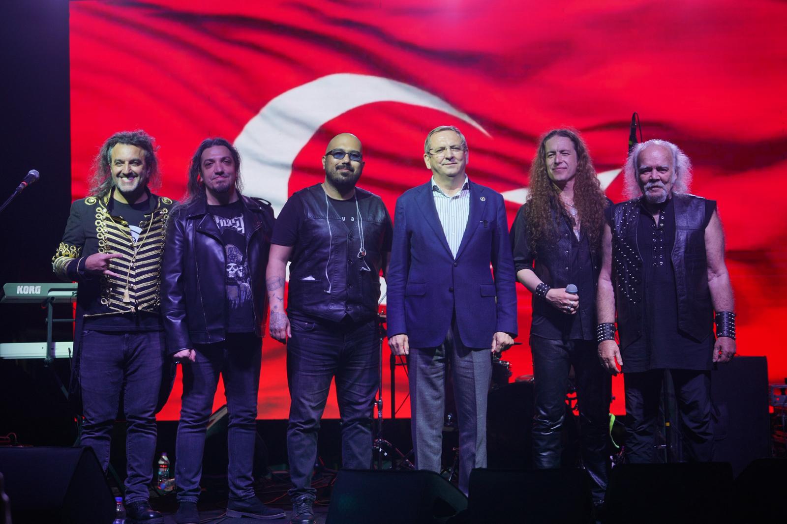 Gastrofest’in İlk Gecesinde Binlerce Kişi Aynı Şarkılarda Buluştu