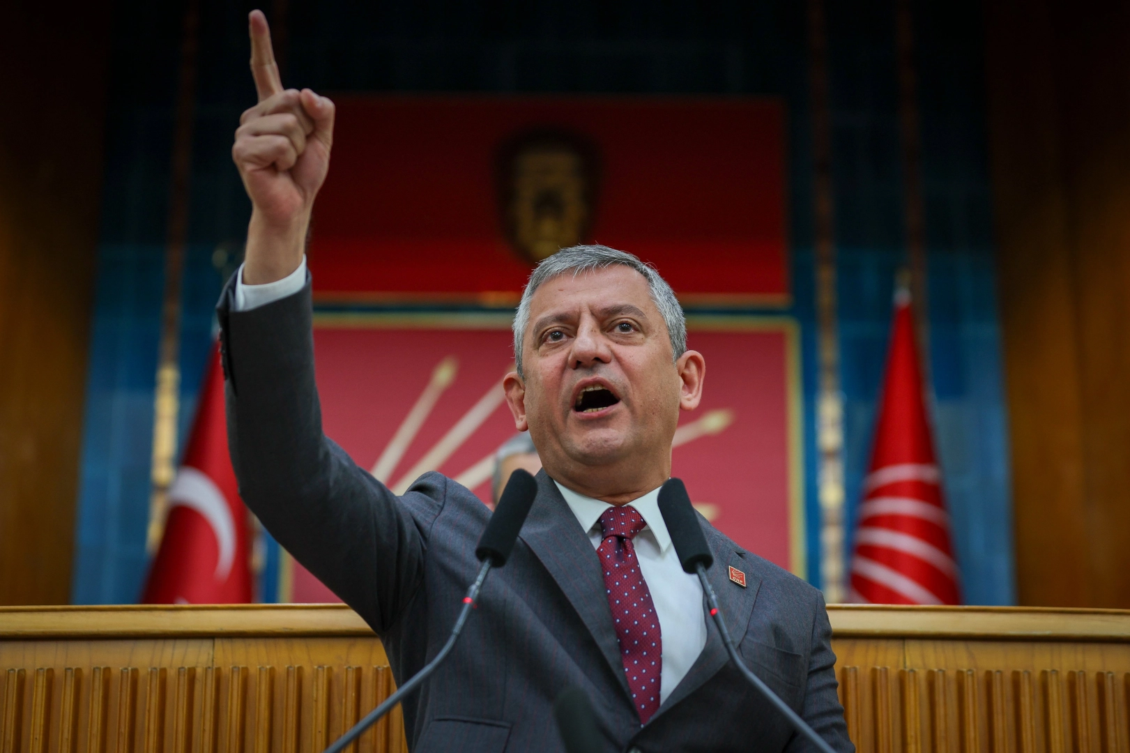 AK Parti’ye geçen Başkan Köksal’a ‘Özel’ tepki: CHP’nin kapısında yalvarma!
