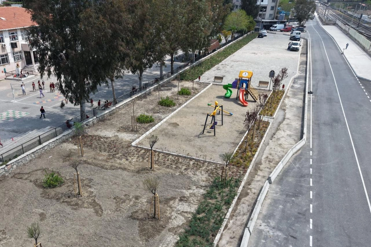 İzmir’de atıl alan mahalle parkına dönüştü