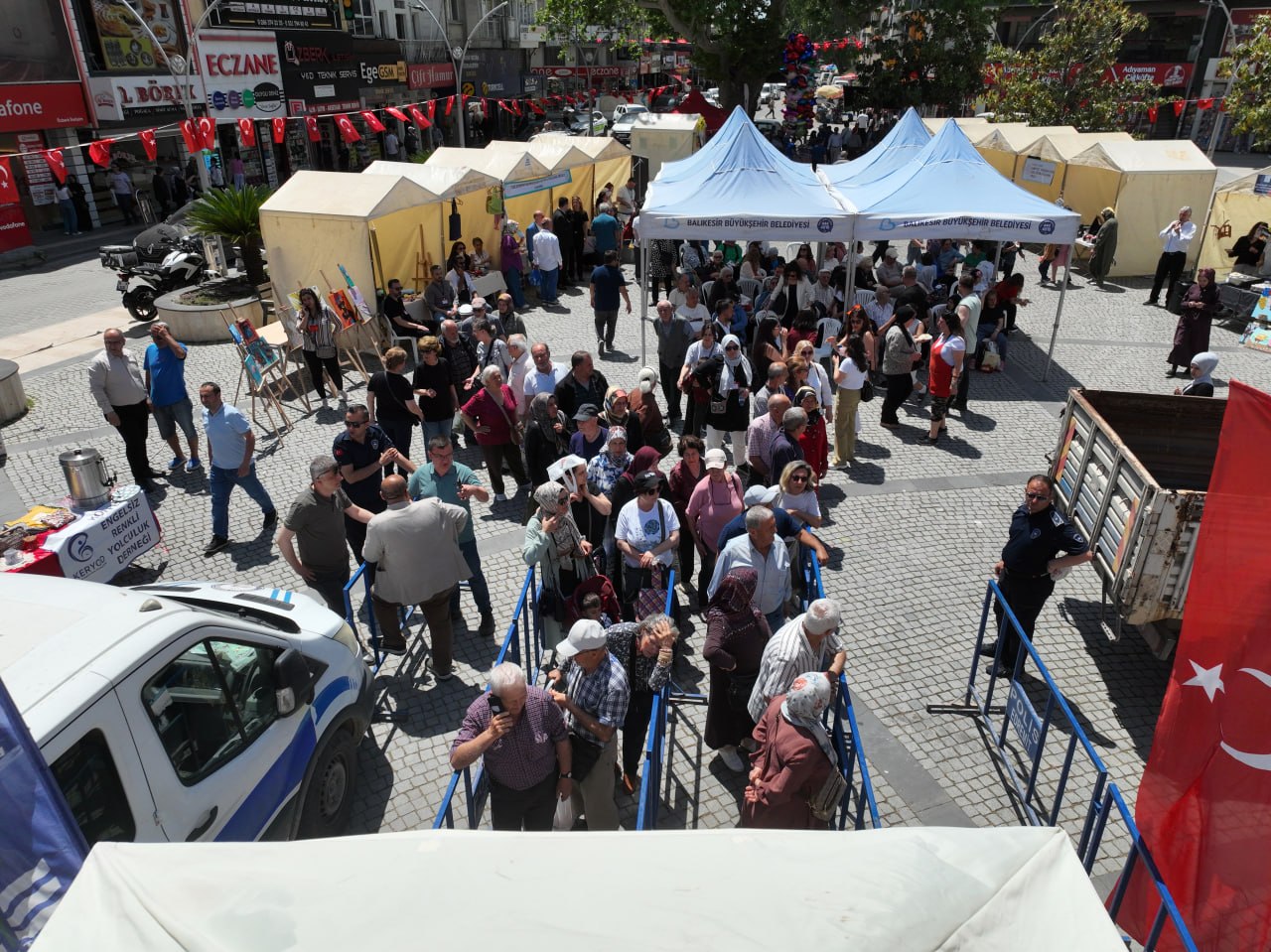 Edremit Belediyesi’nden ücretsiz ata tohumu fide dağıtımı