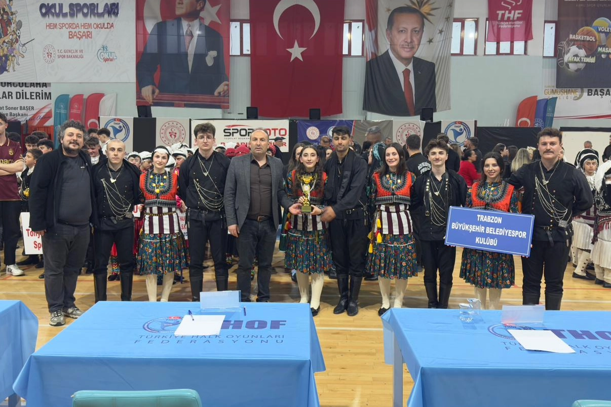 Trabzon Büyükşehir’in Halk Oyunları ekibi bölge şampiyonu oldu