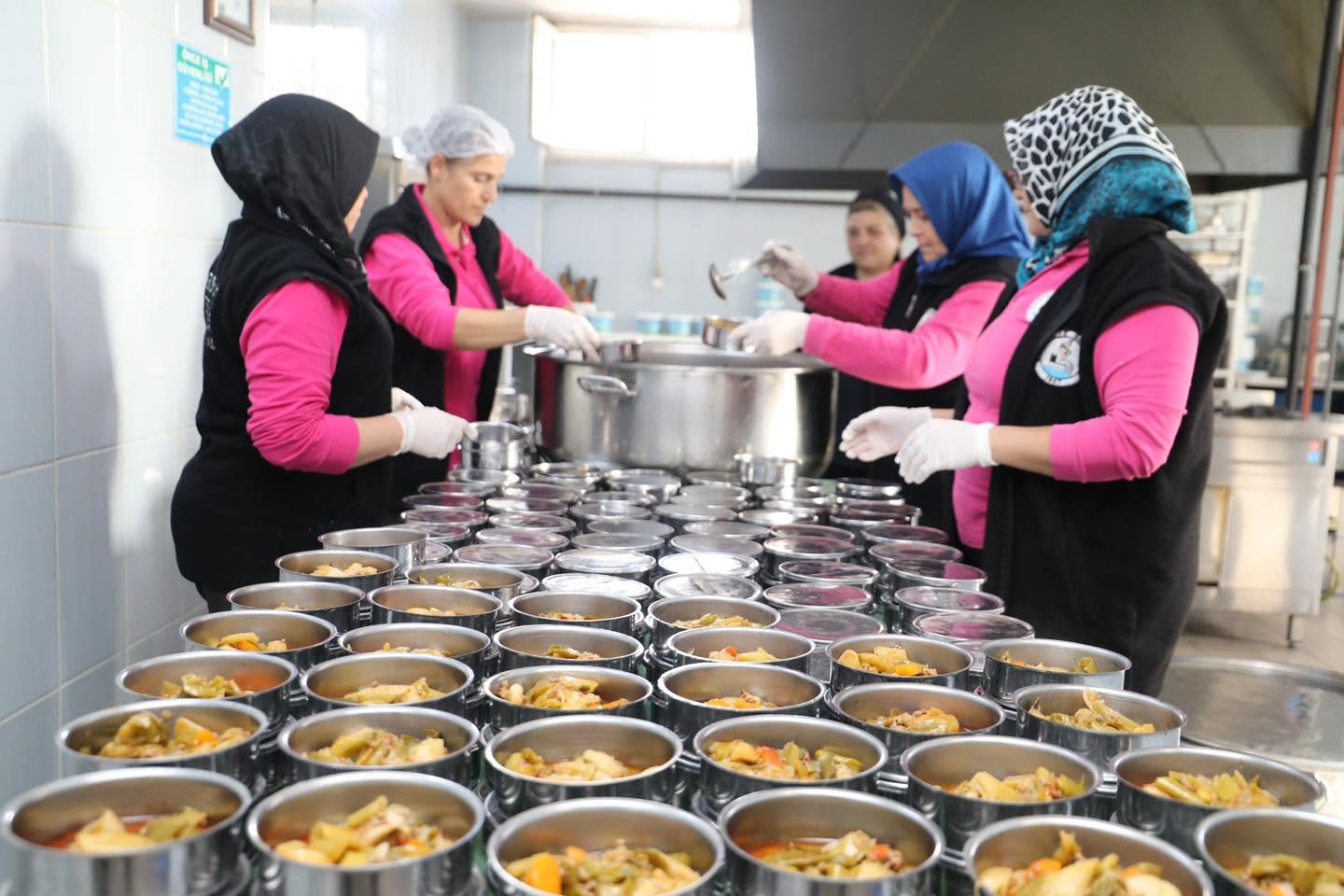 Burhaniye Belediyesi’nden Binlerce Haneye Destek Eli