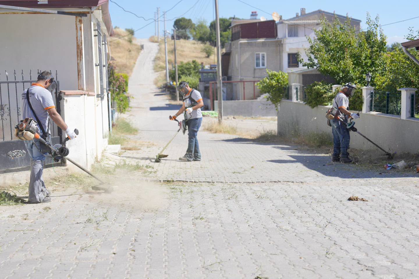 Burhaniye’nin Her Noktasında Aralıksız Temizlik Mesaisi