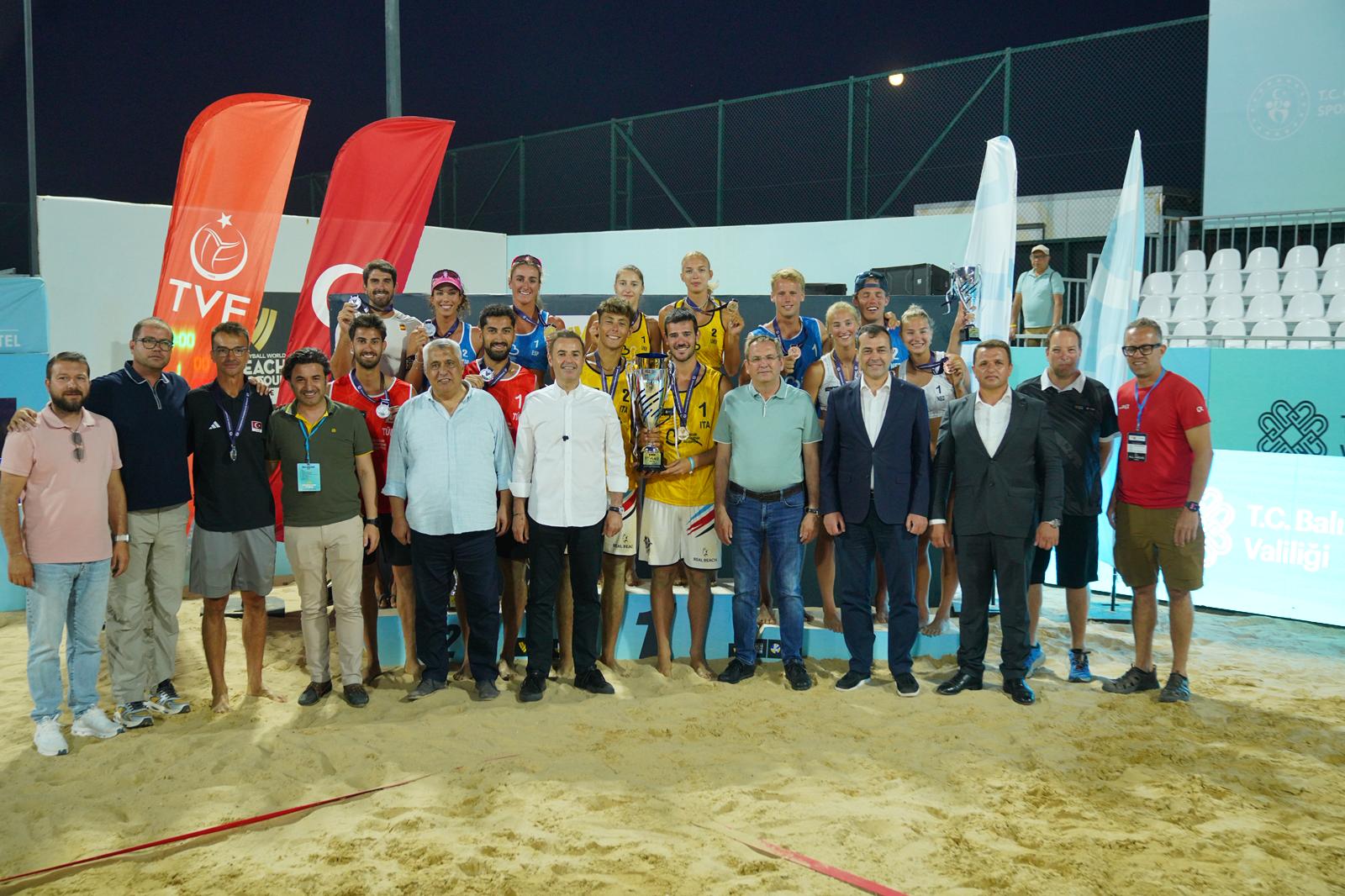 Ayvalık, Dünya Plaj Voleybolu Heyecanına Ev Sahipliği Yaptı