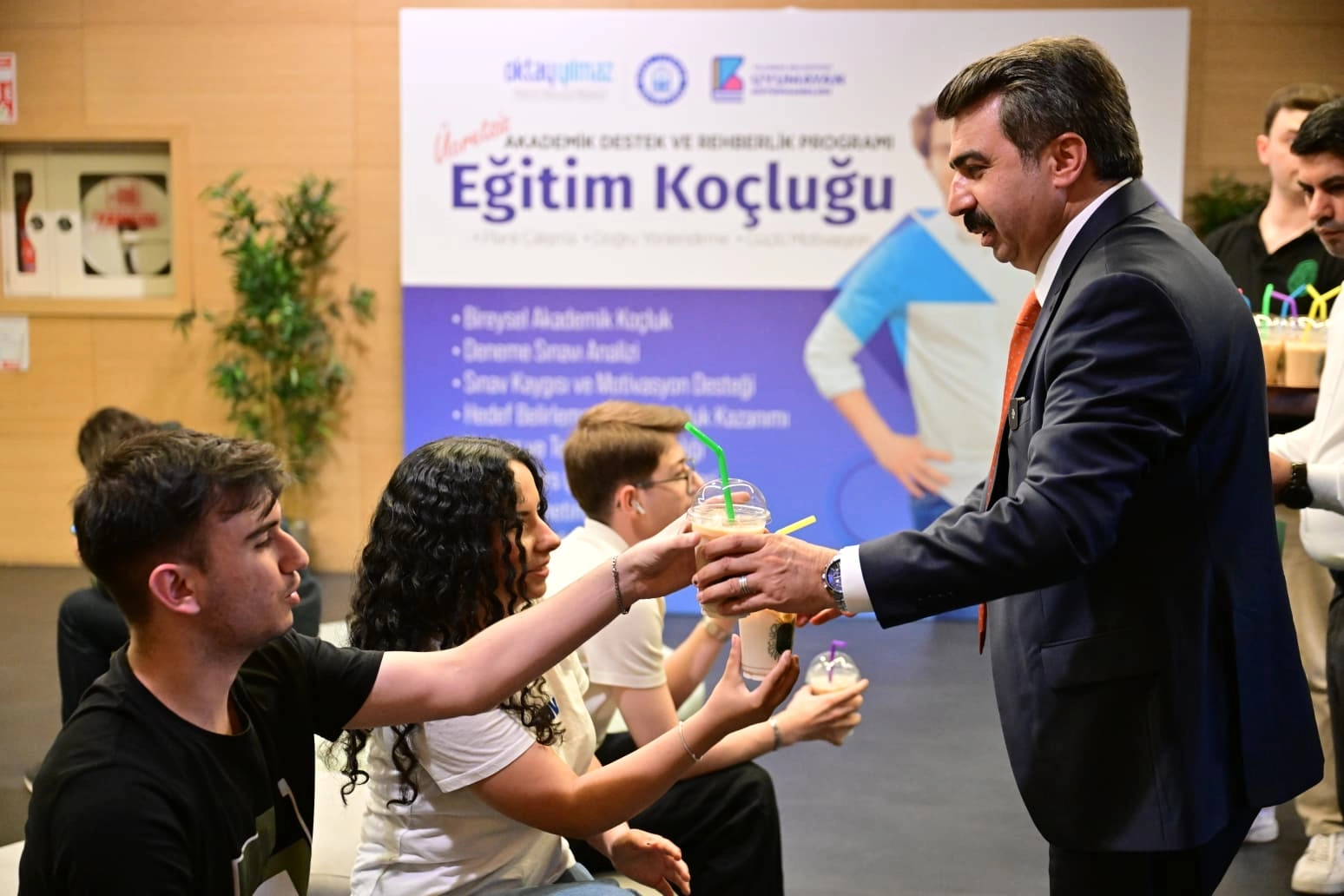 Bursa Yıldırım’da Başkan Yılmaz’dan gençlere sınav morali