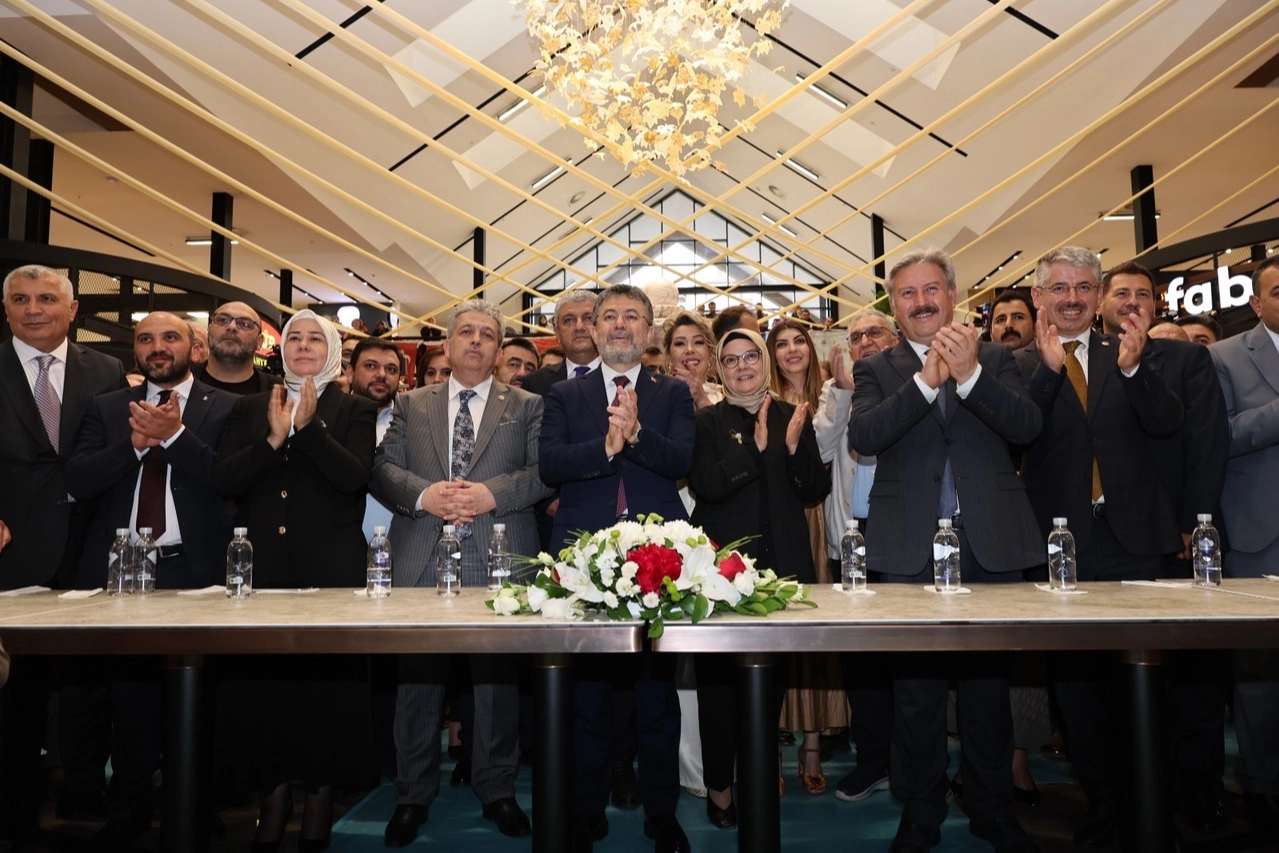 Çarşı Melikgazi Bakan Yumaklı’yla resmen açıldı
