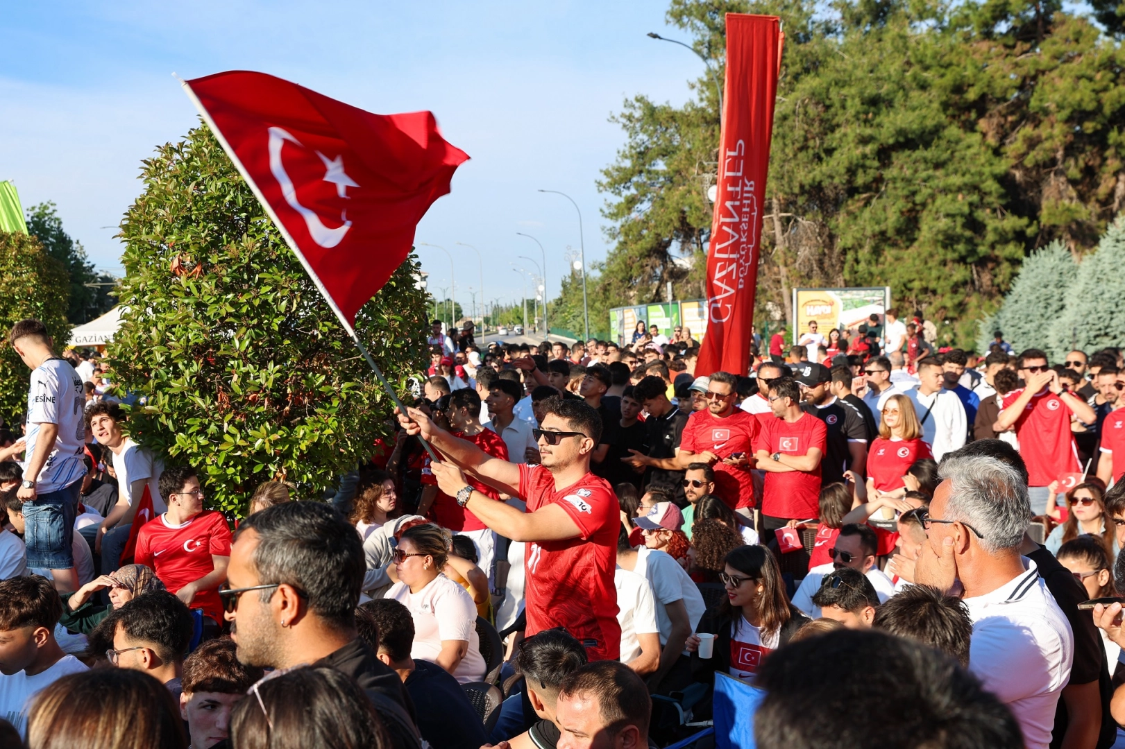 Gaziantep’te milli heyecan Üniversite Meydanı’nda yaşandı