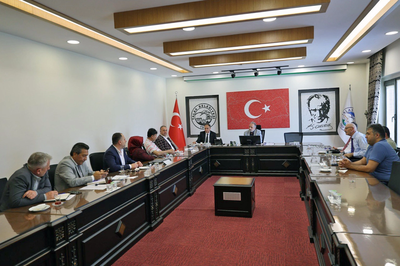 Kayseri Talas’ta muhtarlarla hizmet zirvesi