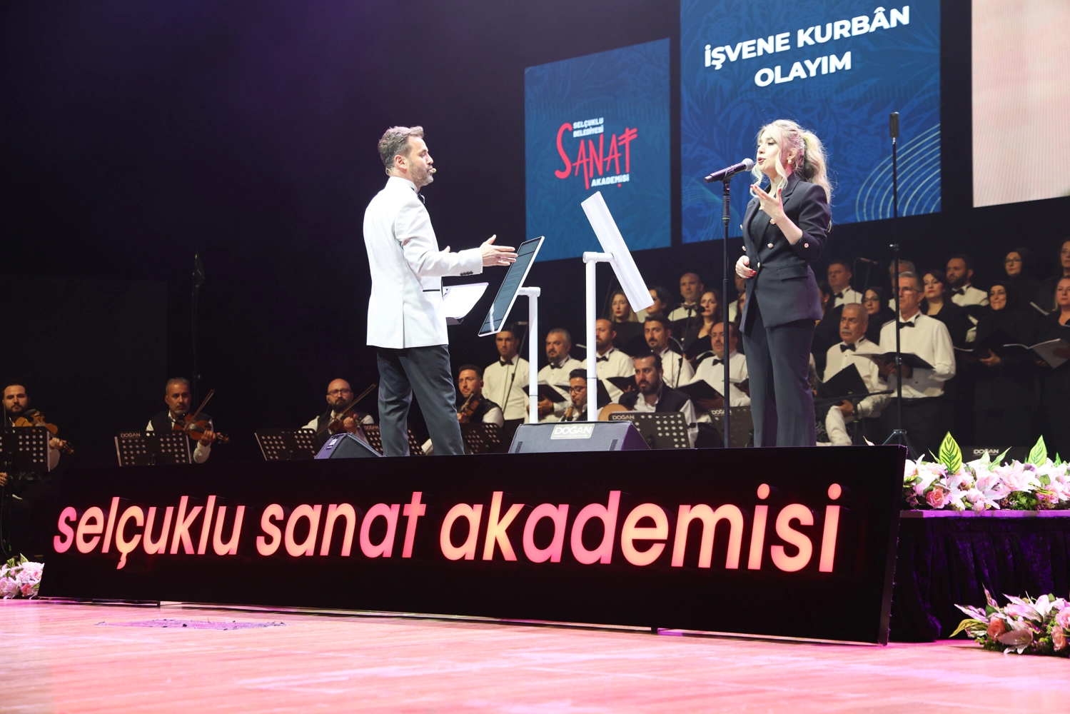 Konya Selçuklu’da Müzeyyen Senar şarkıları yankılandı