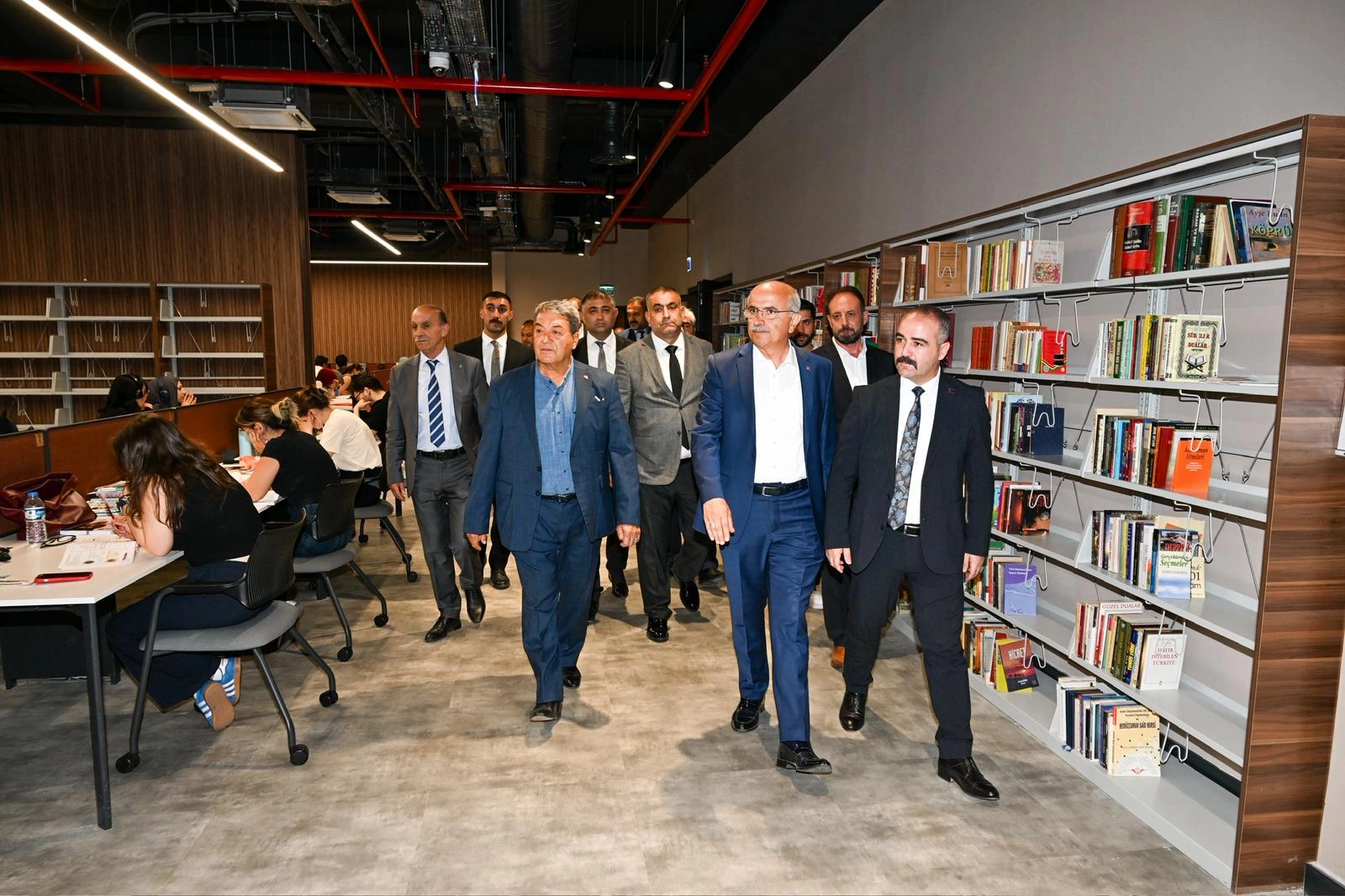Malatya’da Başkan Er, öğrencilere yemek dağıttı