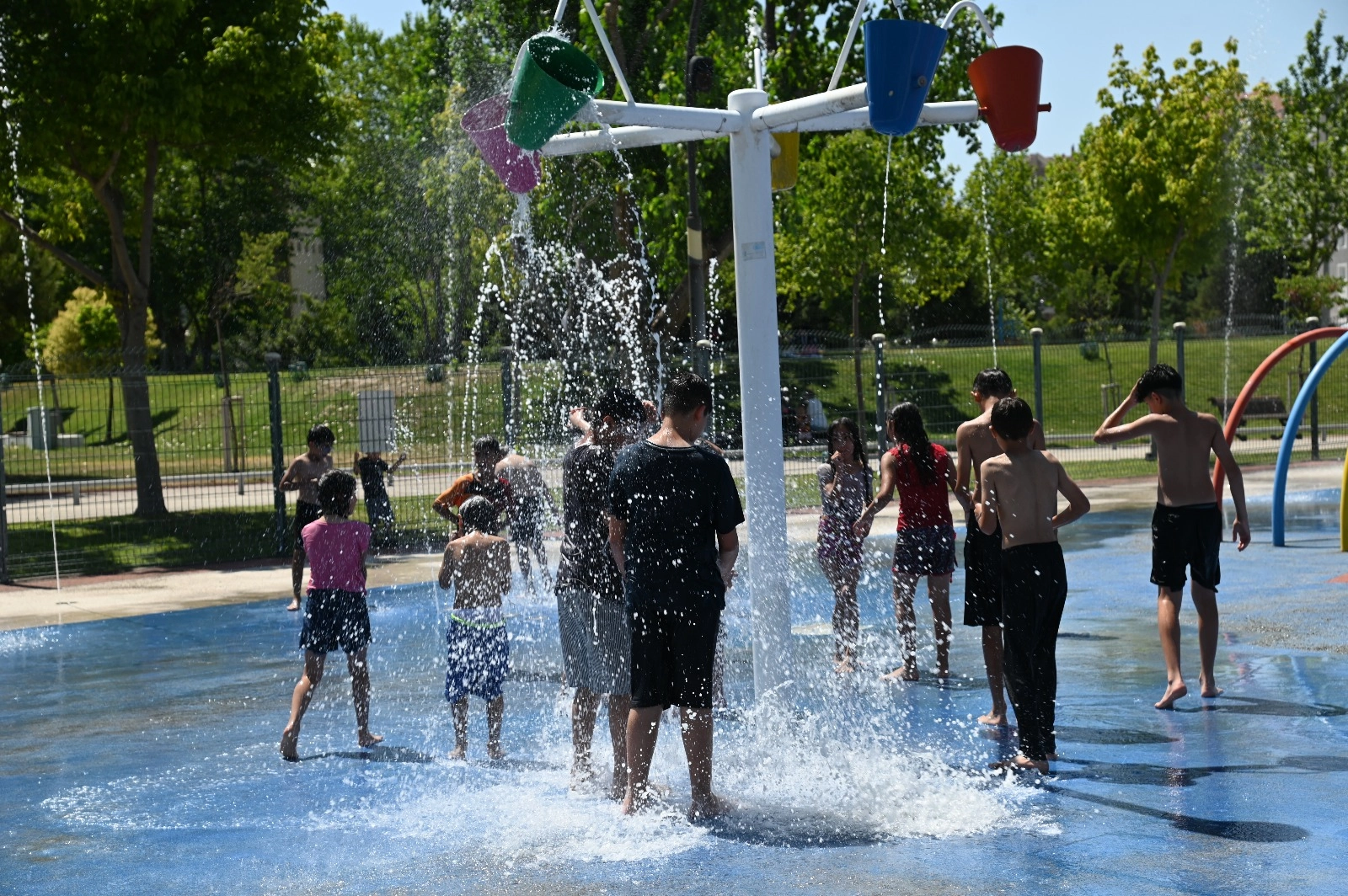 Manisa Büyükşehir’den ‘Fresh Park’ serinliği