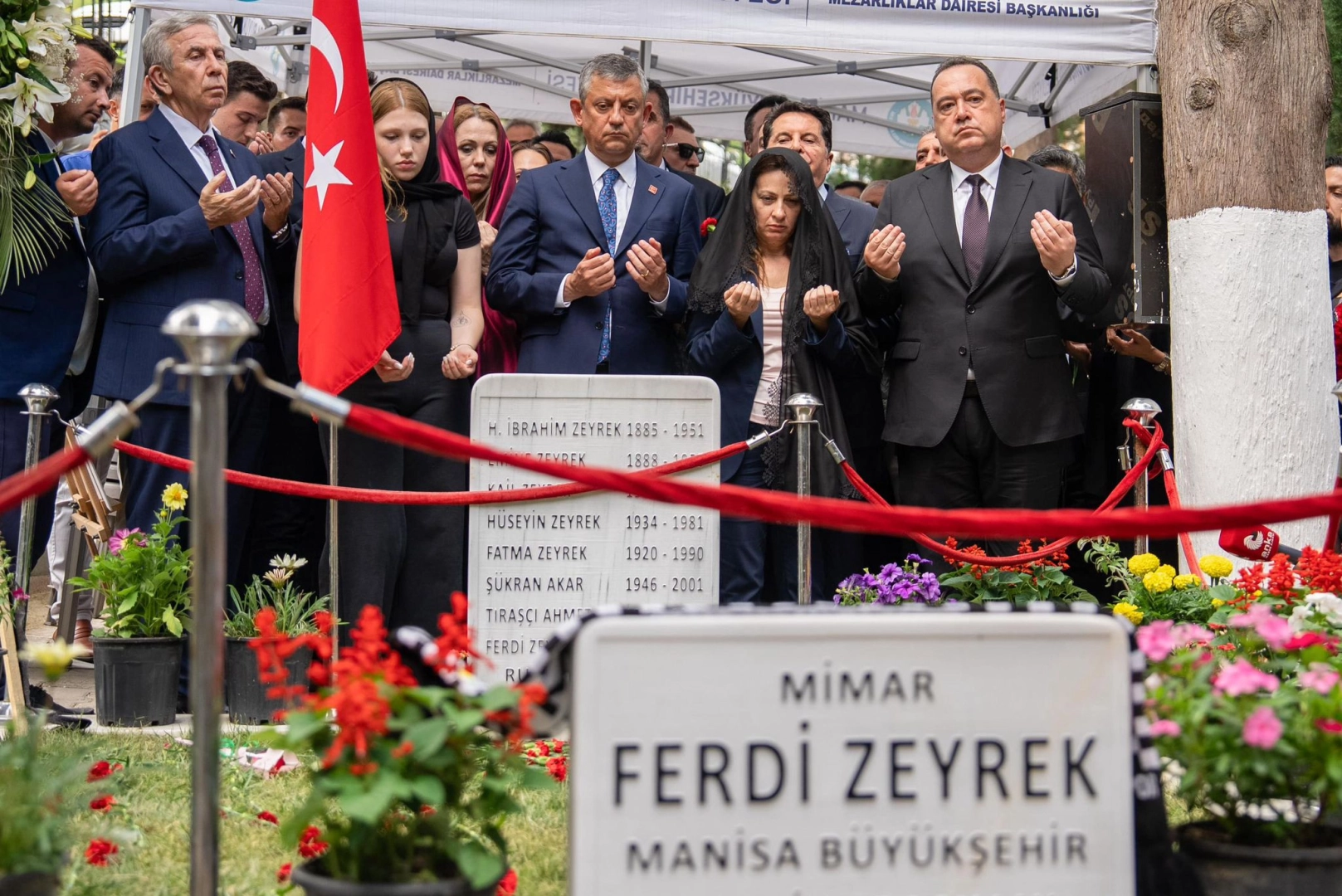 Manisa’da merhum Başkan dualarla anıldı