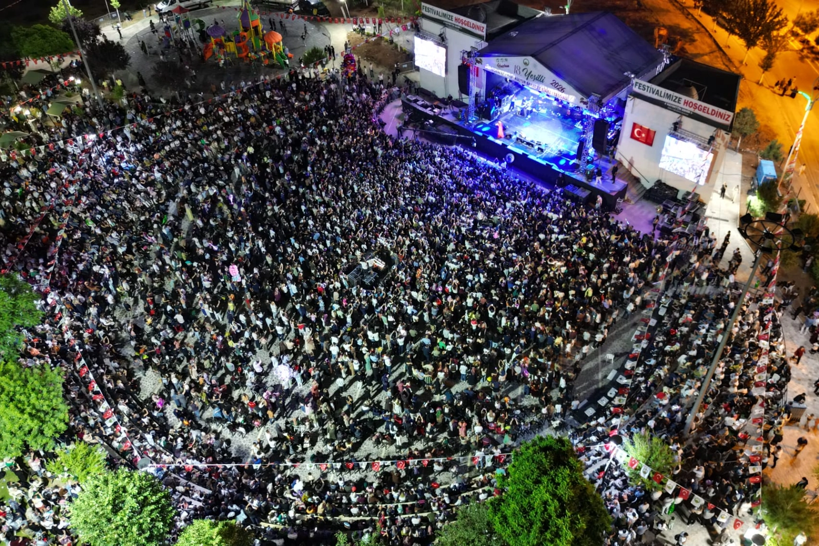 Mardin’de tarihi rekor: Kiraz Festivali’nin kapanışında 65 bin kişi Funda Arar ile coştu!