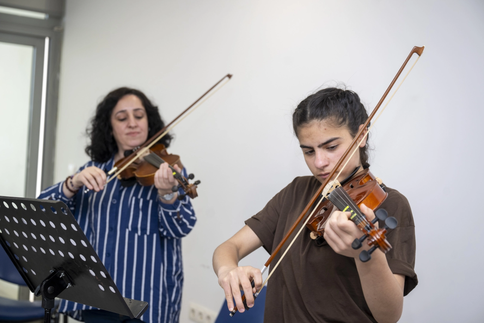 Mersin’de müzik kursları vatandaşların ruhuna dokunuyor