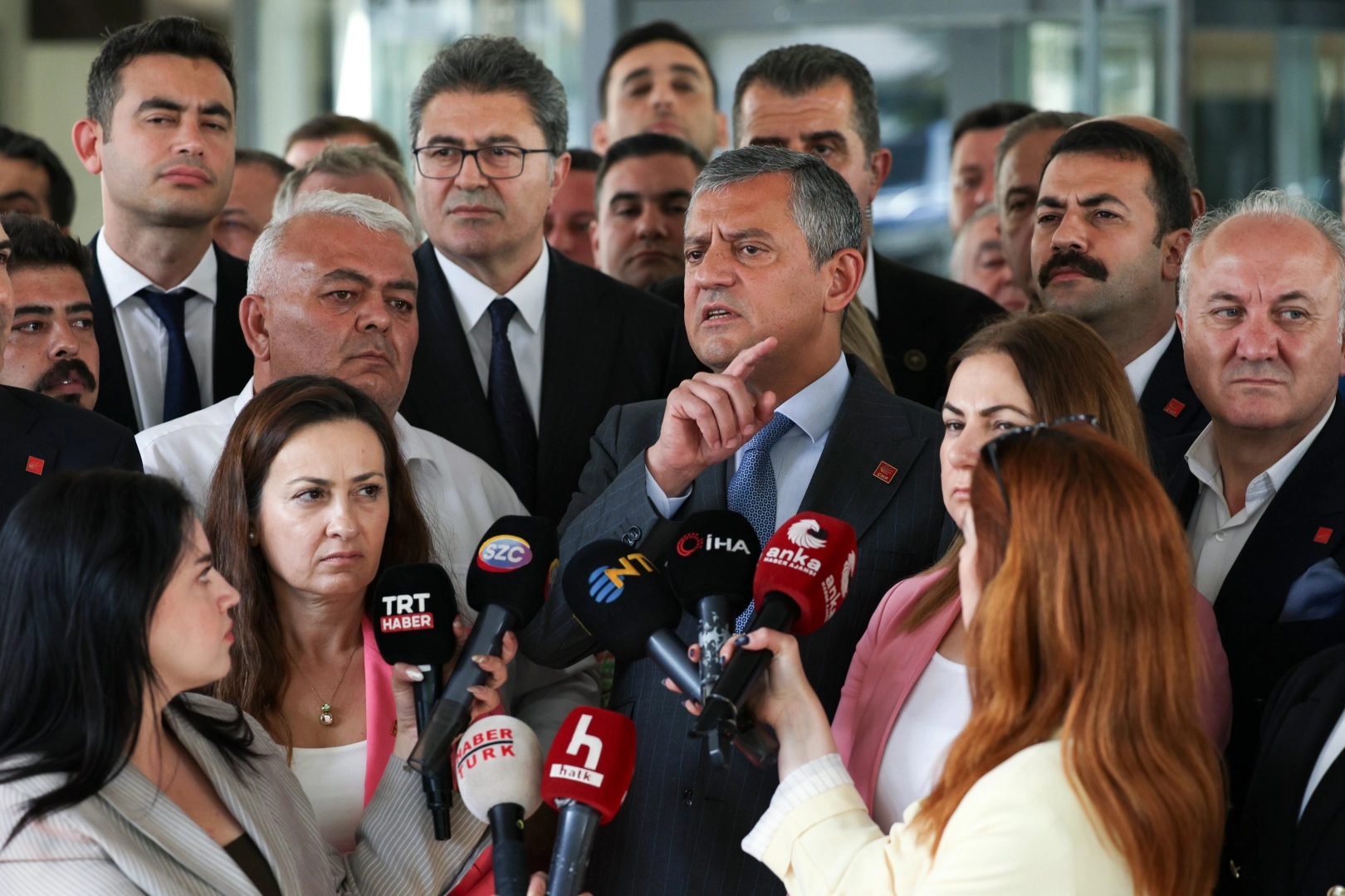 Özgür Özel’den ‘butlan’ tepkisi: “Tedbir kararı kurultayı engellemez”