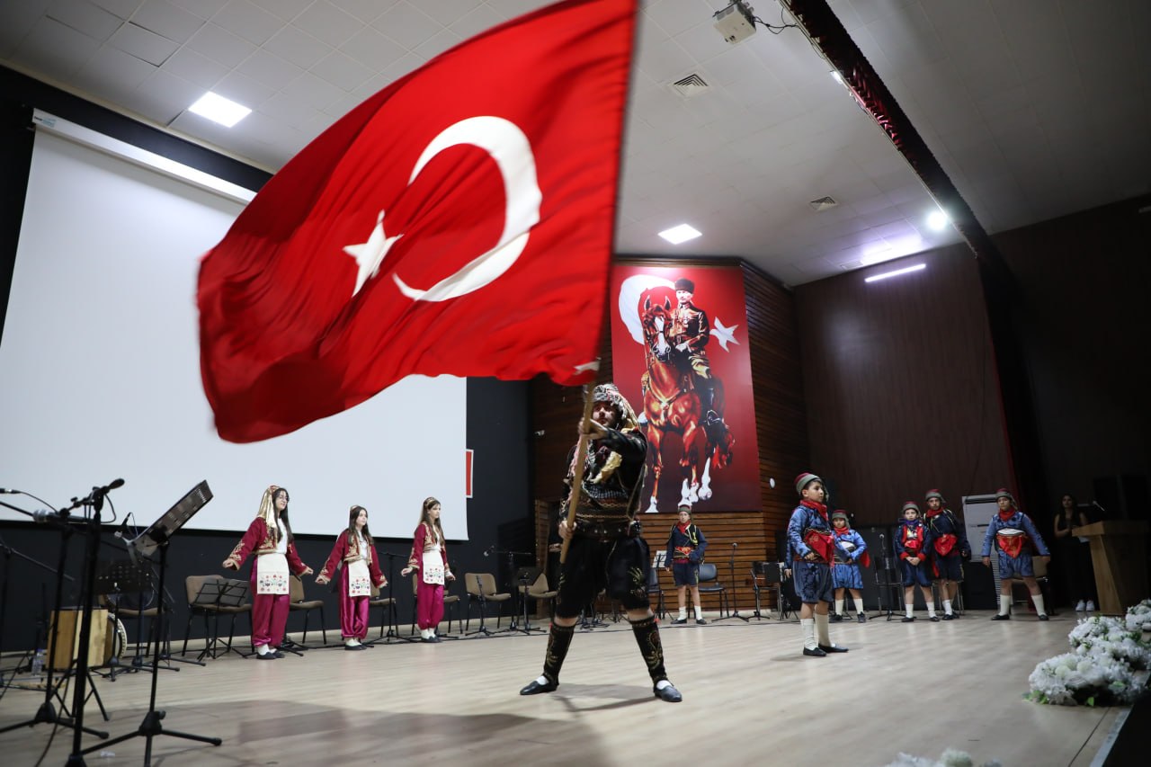 Edremit Belediyesi kursiyerlerinden müzik ziyafeti