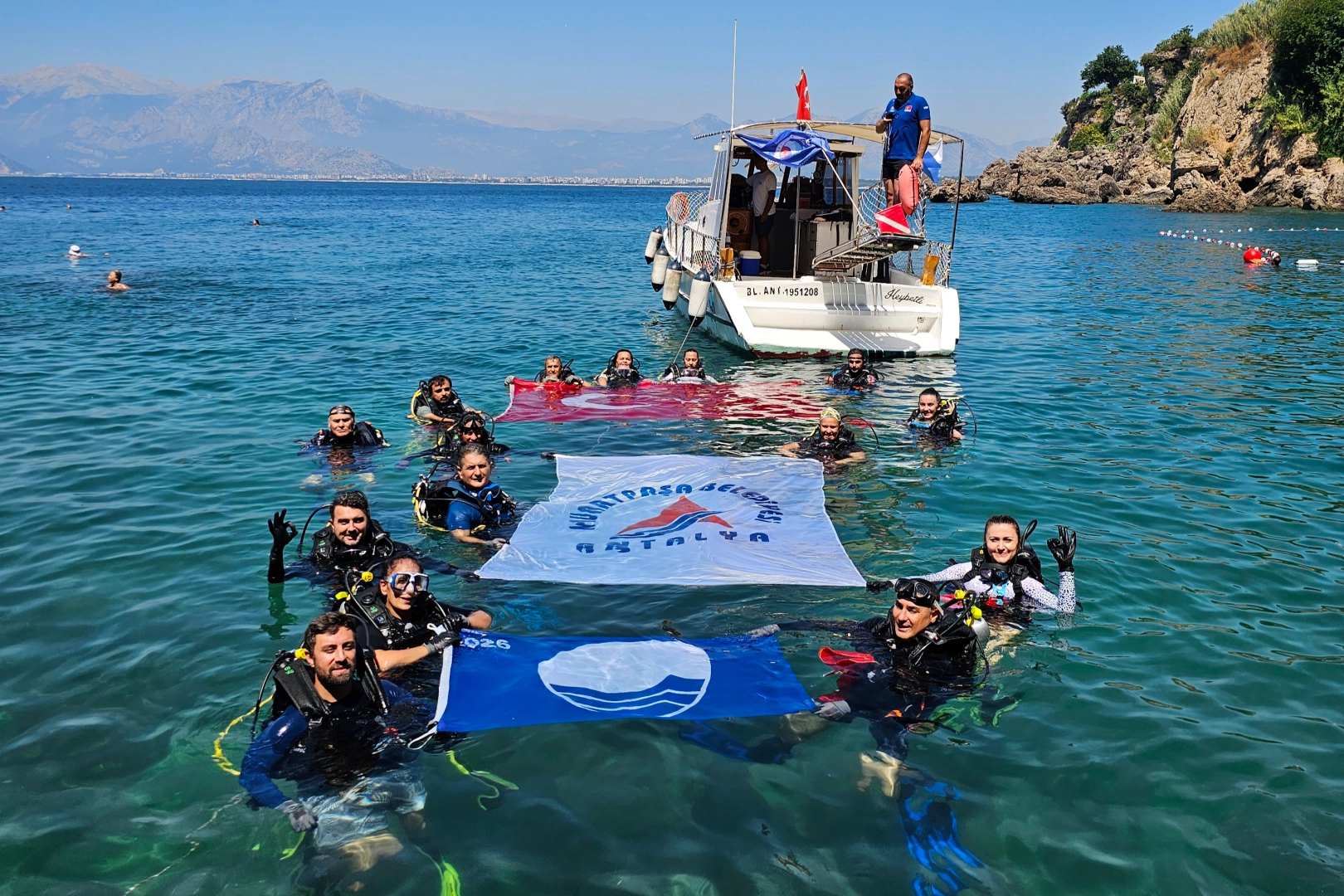 Antalya Muratpaşa’da Erenkuş Plajı’nda deniz dibi temizliği