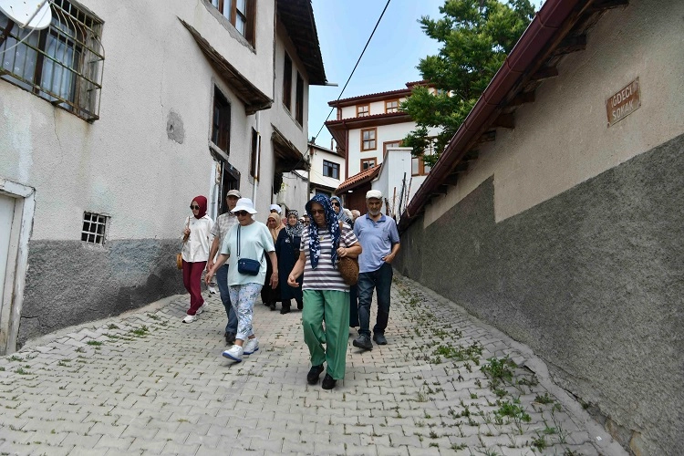 Başkentliler Ankara’yı ücretsiz ‘Kent Gezileri’yle keşfediyor