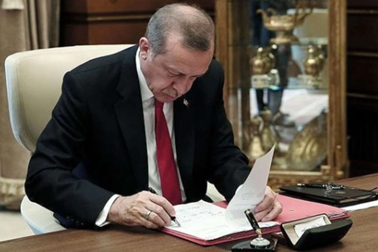 Cumhurbaşkanı Erdoğan’dan YÖK ve rektör atamaları… 8 üniversiteye yeni rektör