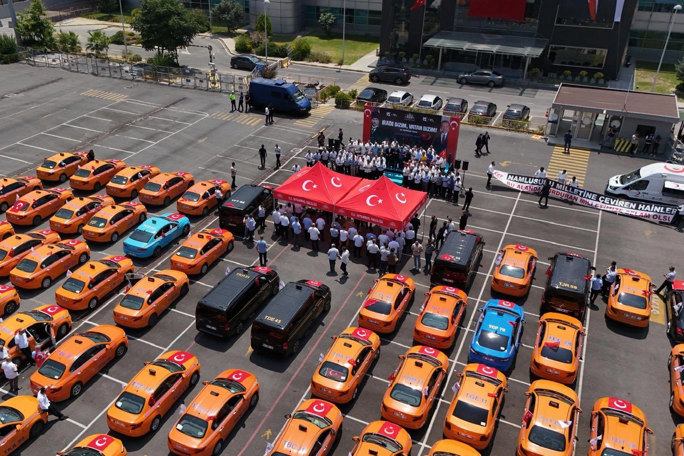 İstanbul’da 253 taksilik ‘Demokrasi Konvoyu’