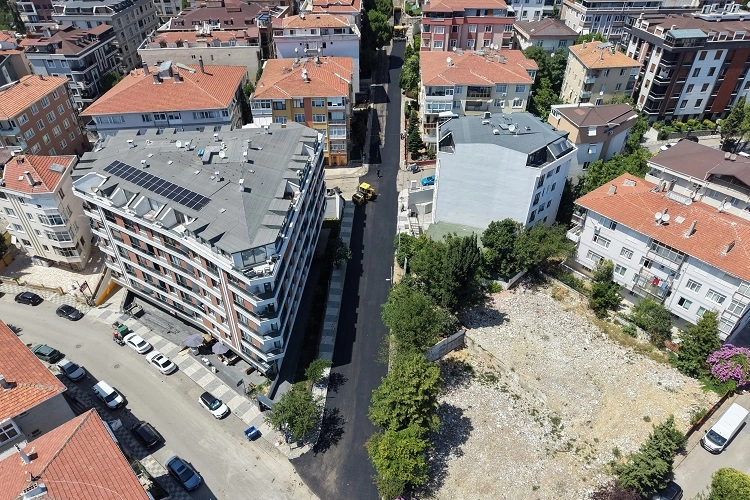 İstanbul Maltepe’de asfalt seferberliği sürüyor