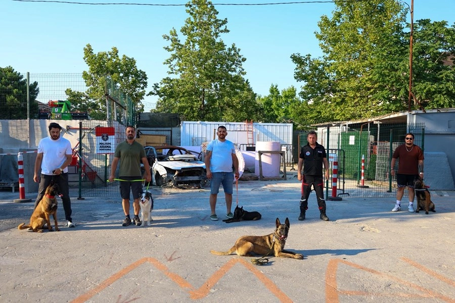 İstanbul Maltepe’de patili kahramanlar afetlere hazırlanıyor