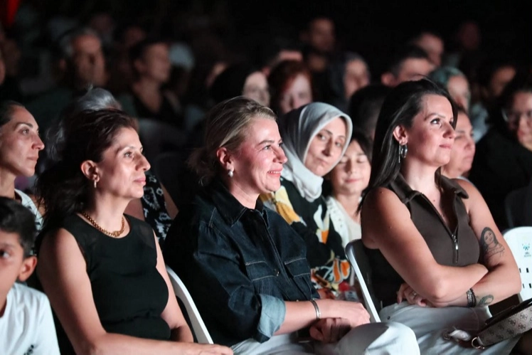 İzmir Çiğli’de açık havada sinema keyfi