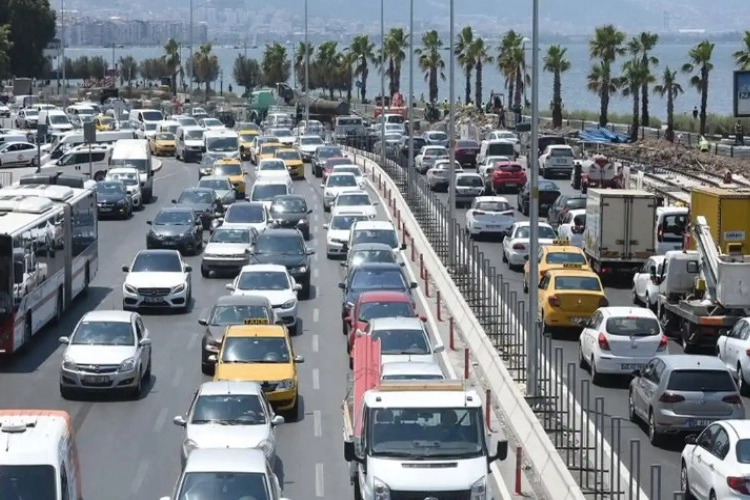 İzmir’de trafik artıyor