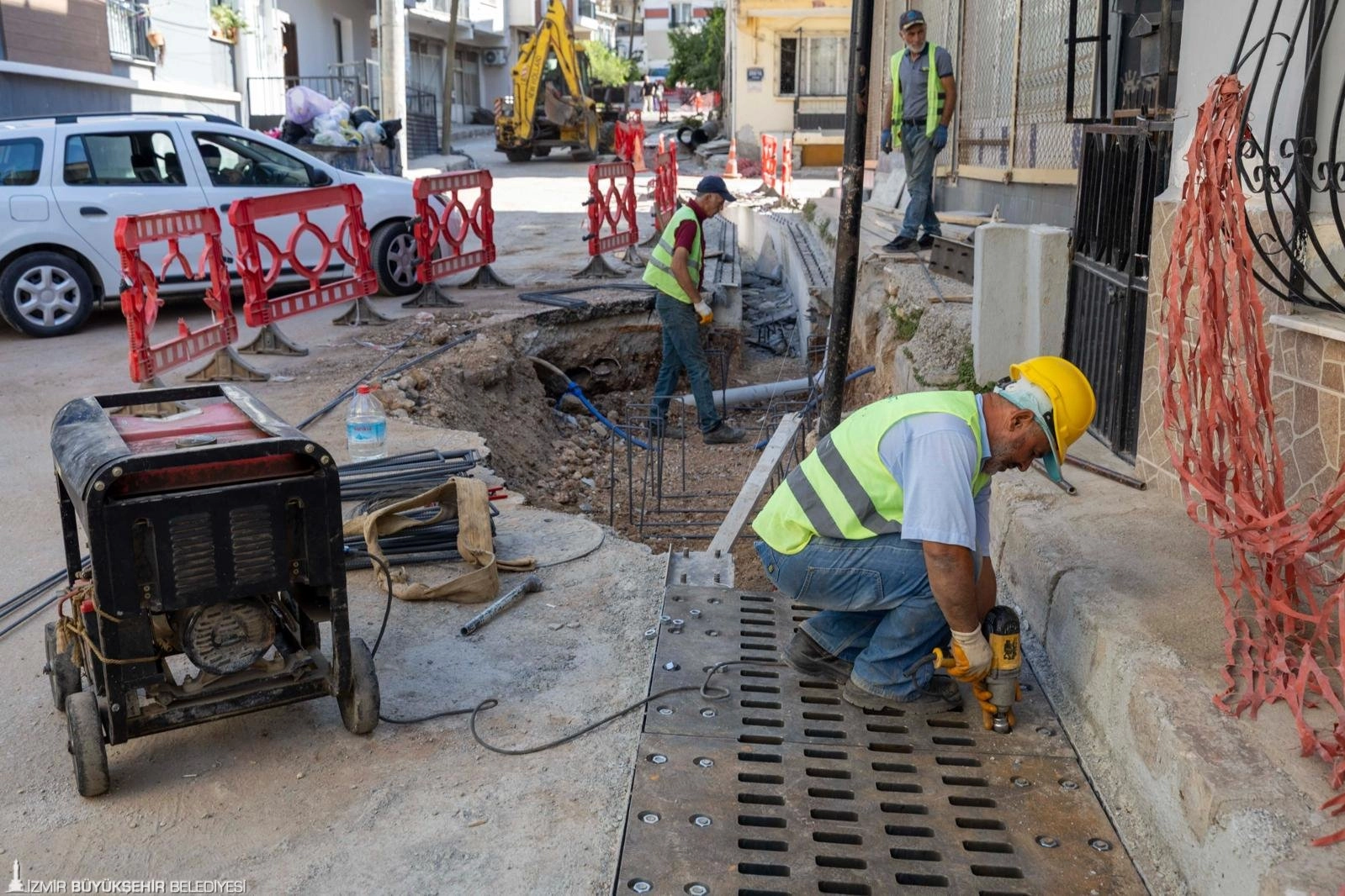 İzmir’de yağmur suyu baskınlarına köklü çözüm