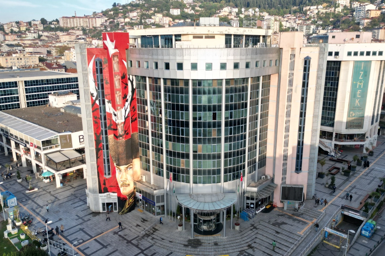 İzmit Belediyesi’ne soruşturma! Başkan Hürriyet dahil 31 gözaltı!