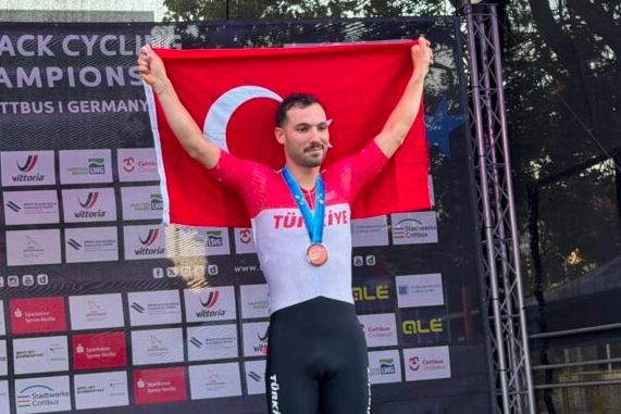 Konya Büyükşehirli milli bisikletçi Avrupa’da zirvede