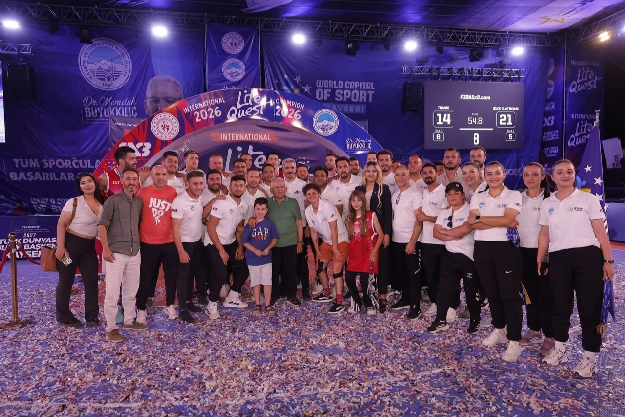 Memduh Büyükkılıç’tan FIBA 3×3 Lite Quest şampiyonuna kupa