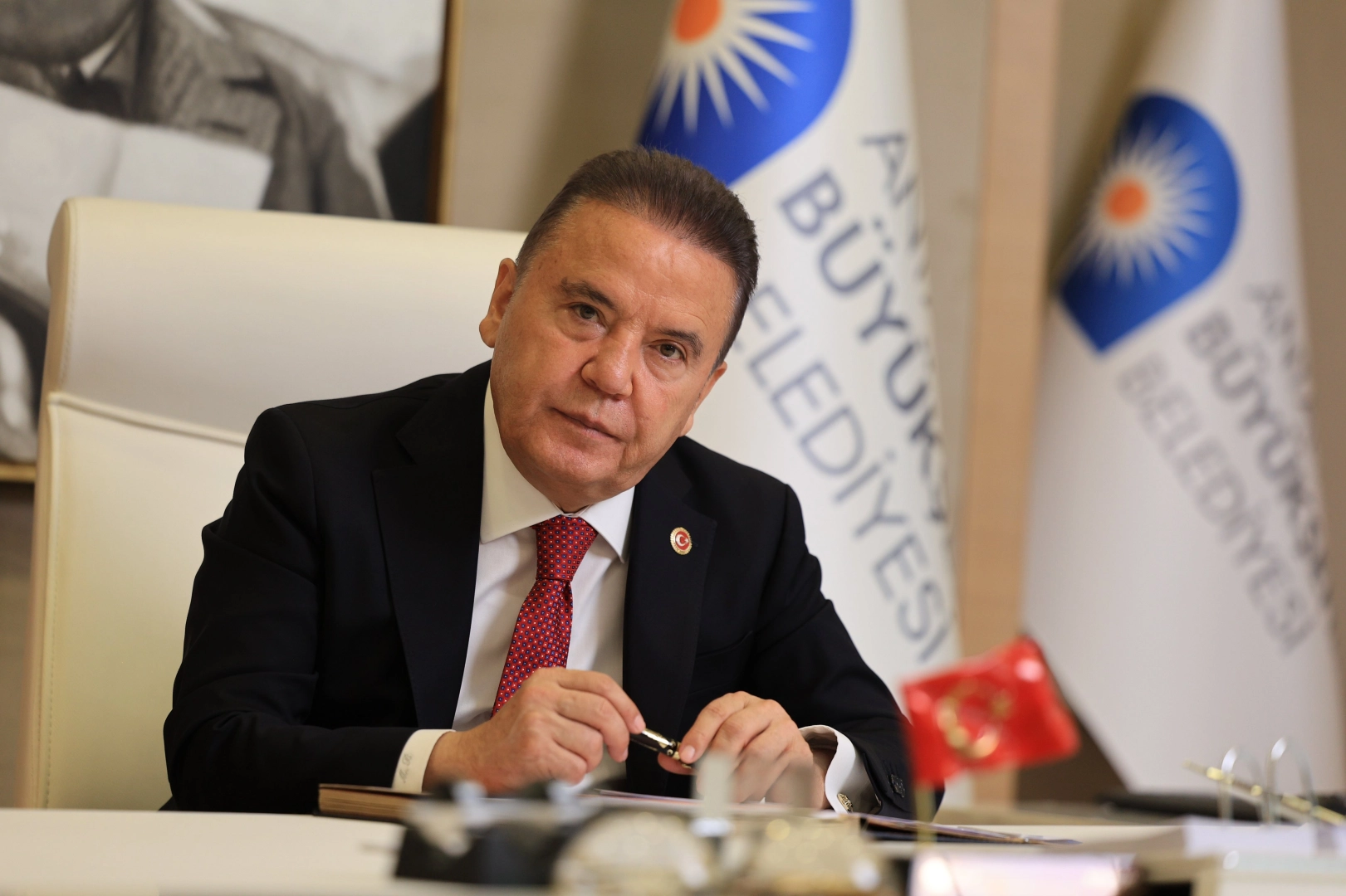 Tutukluluğunun 1. yılında Muhittin Böcek’ten dikkat çeken mesaj… “Vefasız menfaatçileri unutmayacağız”