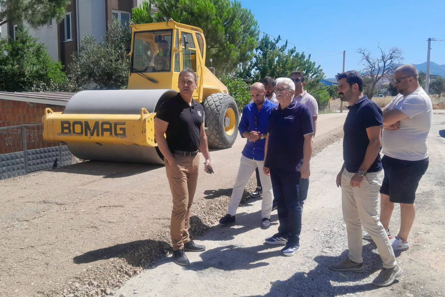 Burhaniye’de Yol Yapım Ve Onarım Çalışmaları Titizlikle Yürütülüyor